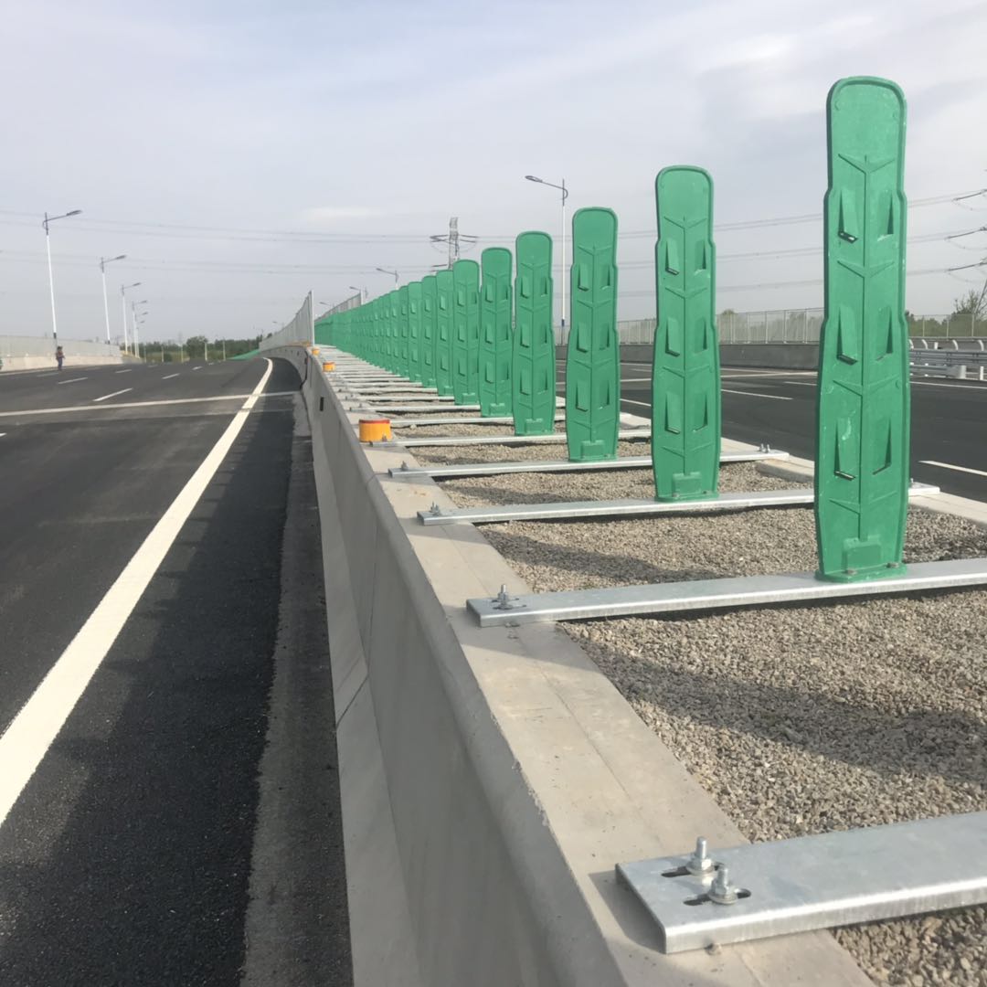 新機(jī)場(chǎng)北線(xiàn)高速公路廊坊段防眩設(shè)施